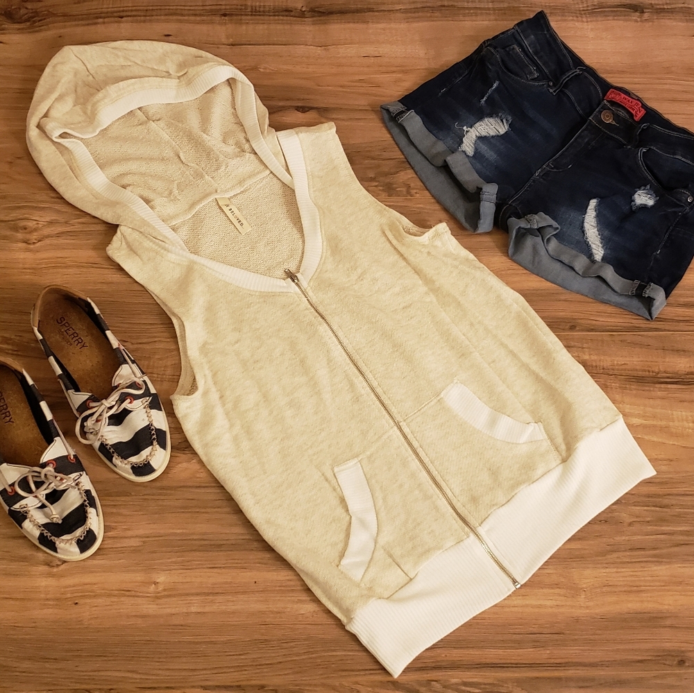 NWT sleeveless hooded sweatshirt